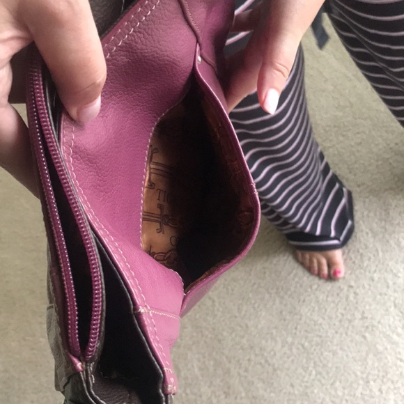 Tignanello Wine Handbag/shoulder/crossbody purse - Picture 12 of 13